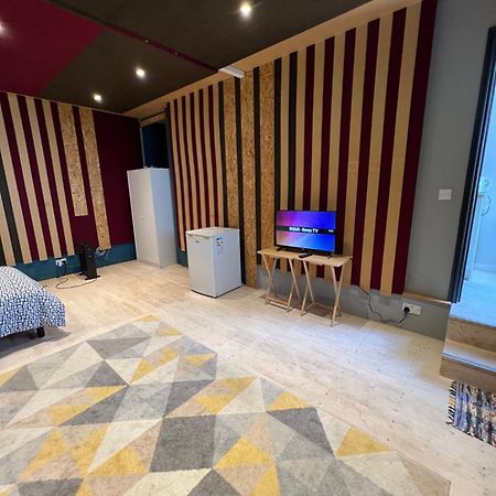Newly Built Large Garden Ensuite Guest Studio บอร์แรมวูด ภายนอก รูปภาพ