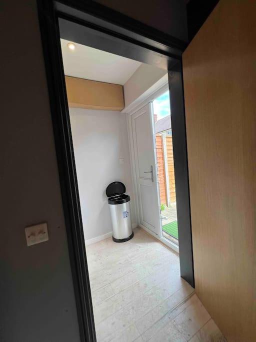 Newly Built Large Garden Ensuite Guest Studio บอร์แรมวูด ภายนอก รูปภาพ