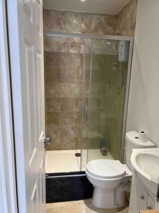 Newly Built Large Garden Ensuite Guest Studio บอร์แรมวูด ภายนอก รูปภาพ
