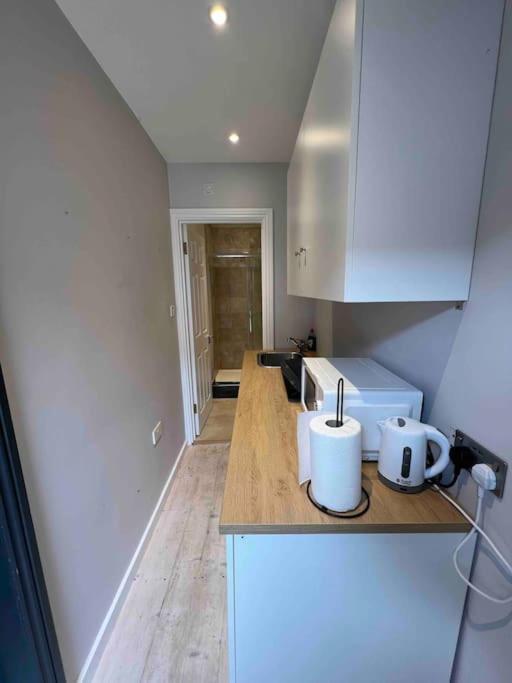 Newly Built Large Garden Ensuite Guest Studio บอร์แรมวูด ภายนอก รูปภาพ
