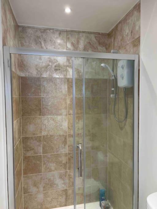 Newly Built Large Garden Ensuite Guest Studio บอร์แรมวูด ภายนอก รูปภาพ