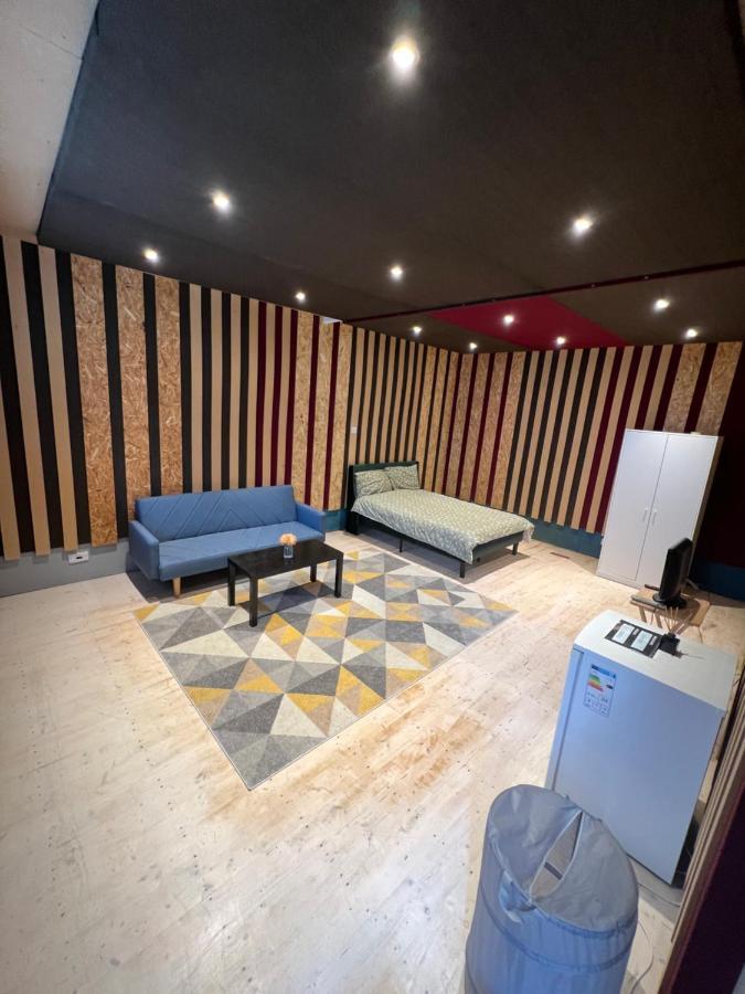 Newly Built Large Garden Ensuite Guest Studio บอร์แรมวูด ภายนอก รูปภาพ