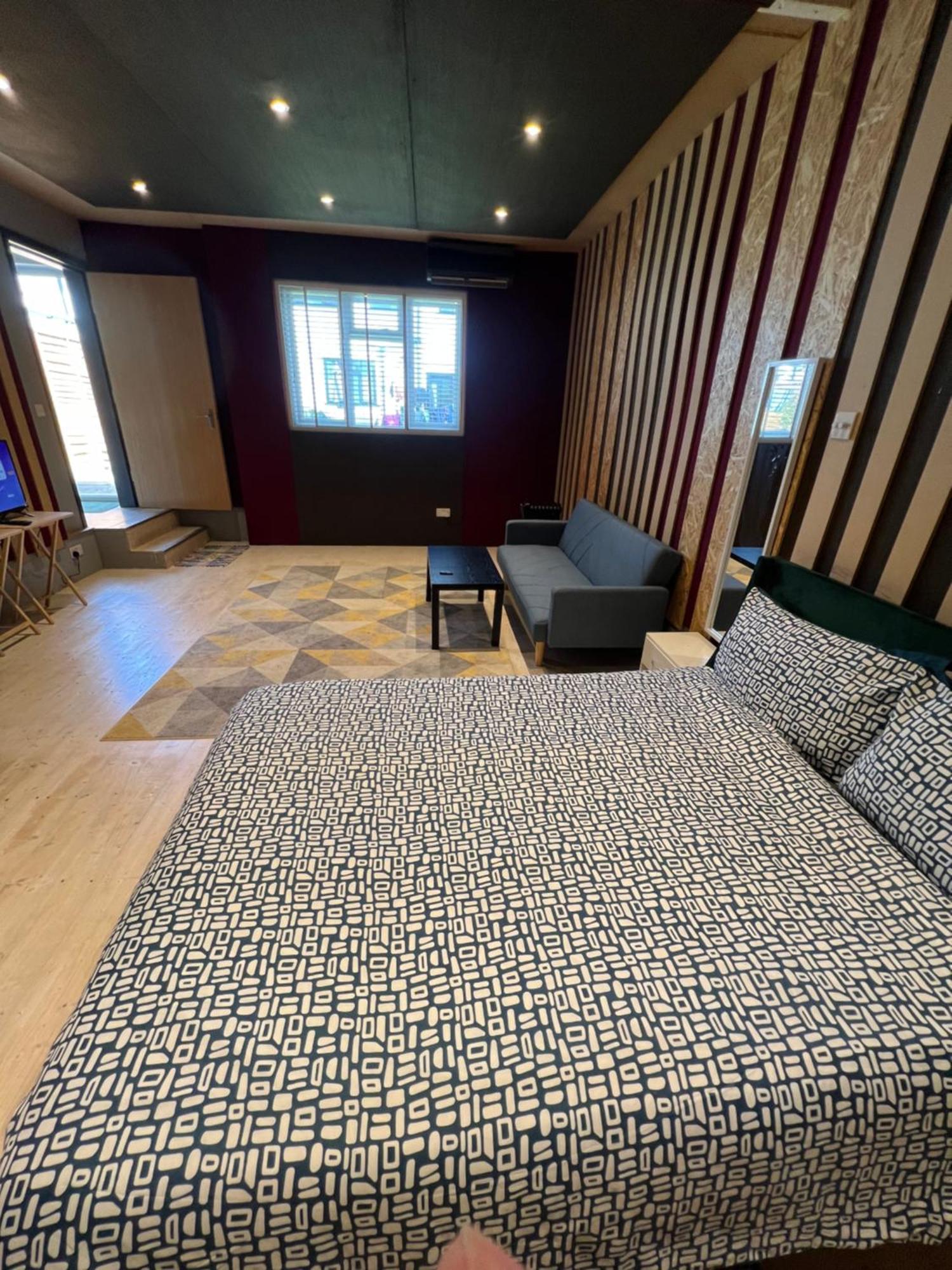 Newly Built Large Garden Ensuite Guest Studio บอร์แรมวูด ภายนอก รูปภาพ